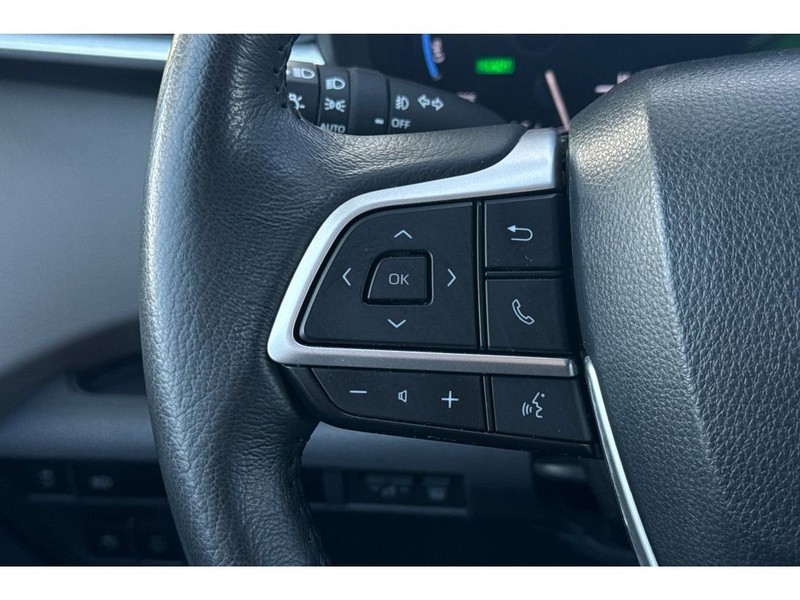 Toyota Sienna Vehicle Full-screen Gallery Image 24