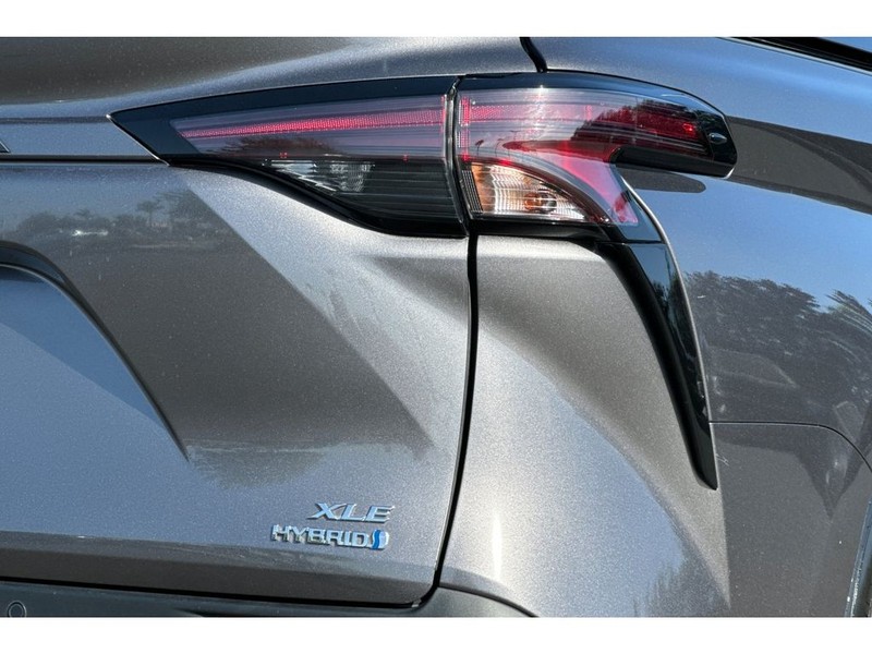 Toyota Sienna Vehicle Full-screen Gallery Image 30