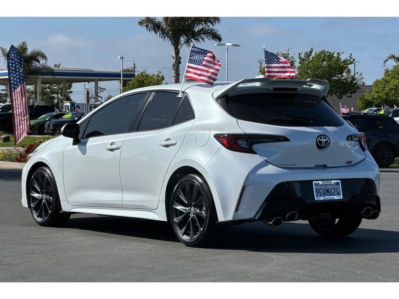 Toyota Corolla Hatchback Vehicle Full-screen Gallery Image 06