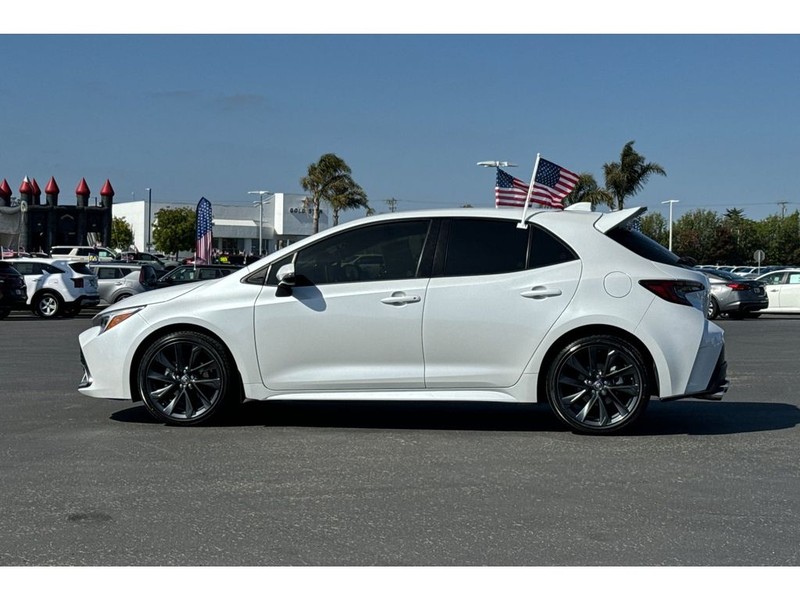 Toyota Corolla Hatchback Vehicle Full-screen Gallery Image 07