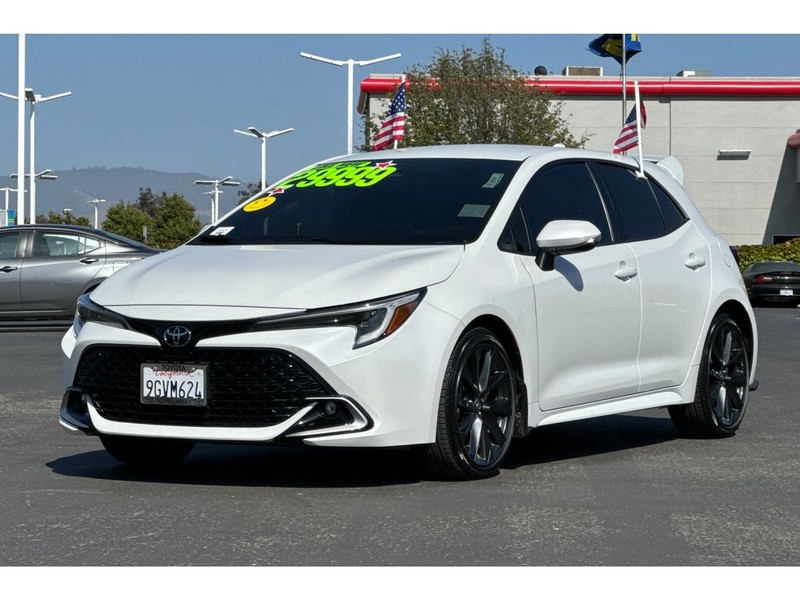 Toyota Corolla Hatchback Vehicle Full-screen Gallery Image 08