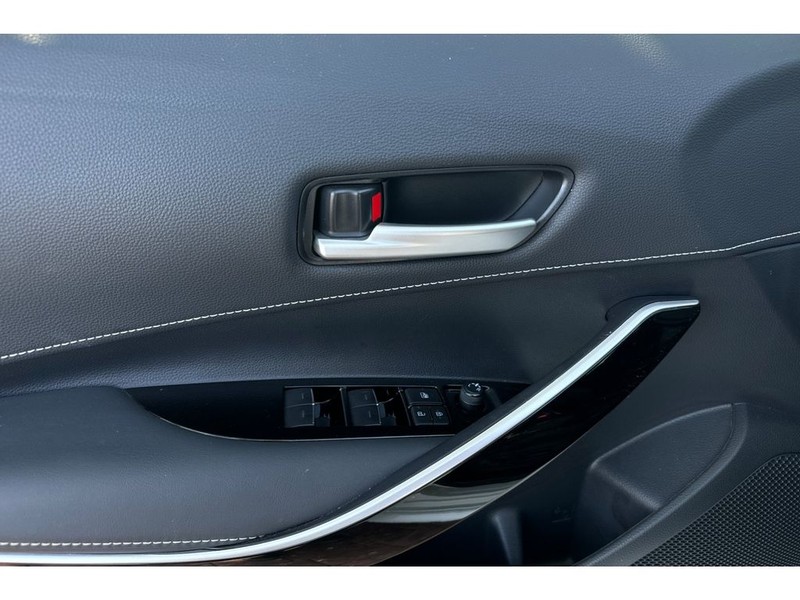 Toyota Corolla Hatchback Vehicle Full-screen Gallery Image 11