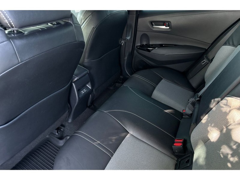 Toyota Corolla Hatchback Vehicle Full-screen Gallery Image 13