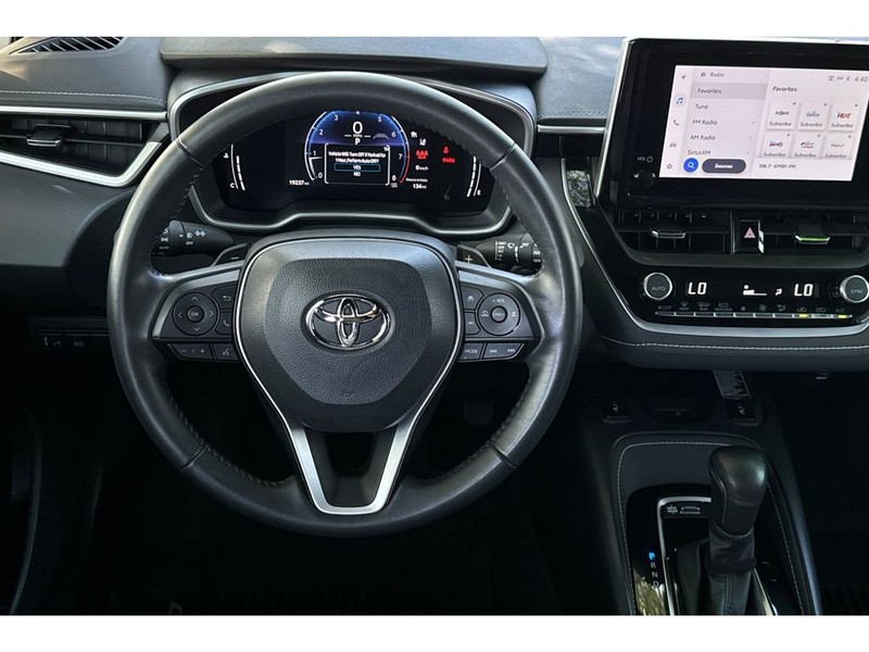 Toyota Corolla Hatchback Vehicle Full-screen Gallery Image 15