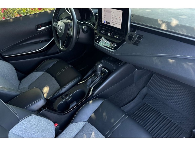 Toyota Corolla Hatchback Vehicle Full-screen Gallery Image 16