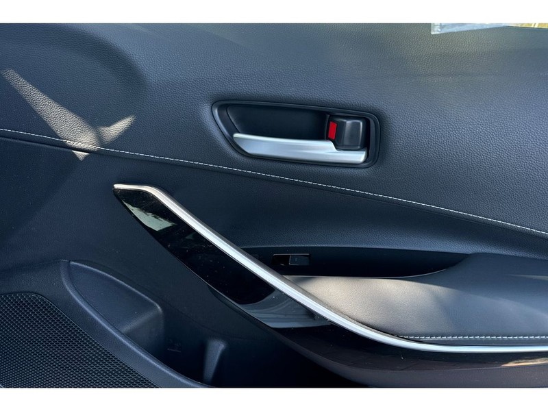 Toyota Corolla Hatchback Vehicle Full-screen Gallery Image 17