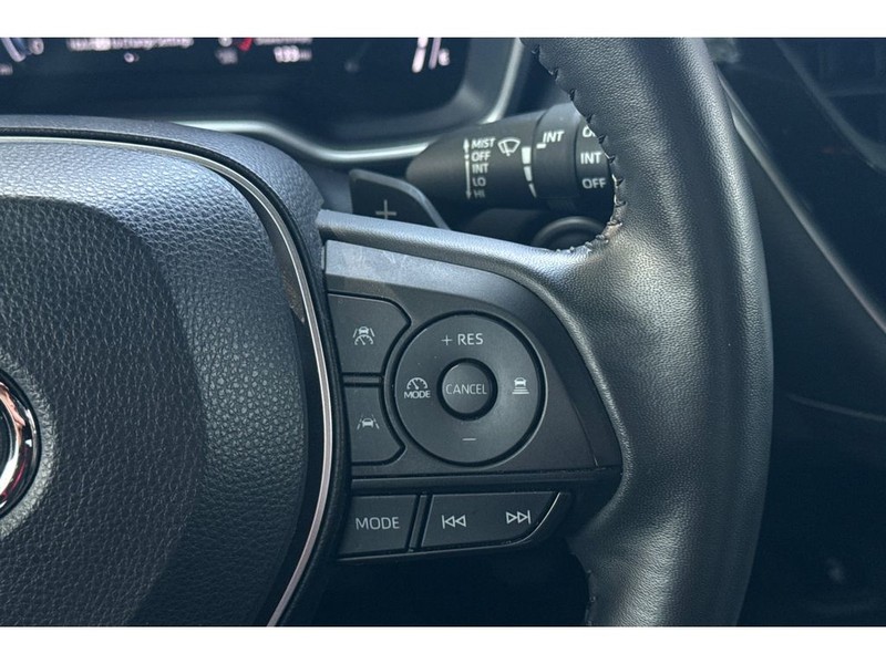 Toyota Corolla Hatchback Vehicle Full-screen Gallery Image 25