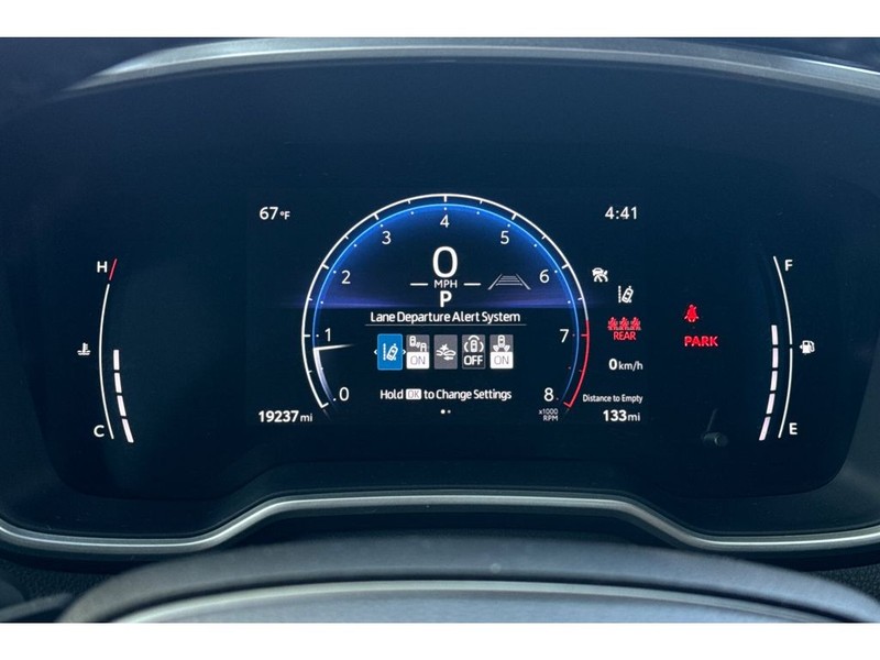 Toyota Corolla Hatchback Vehicle Full-screen Gallery Image 26