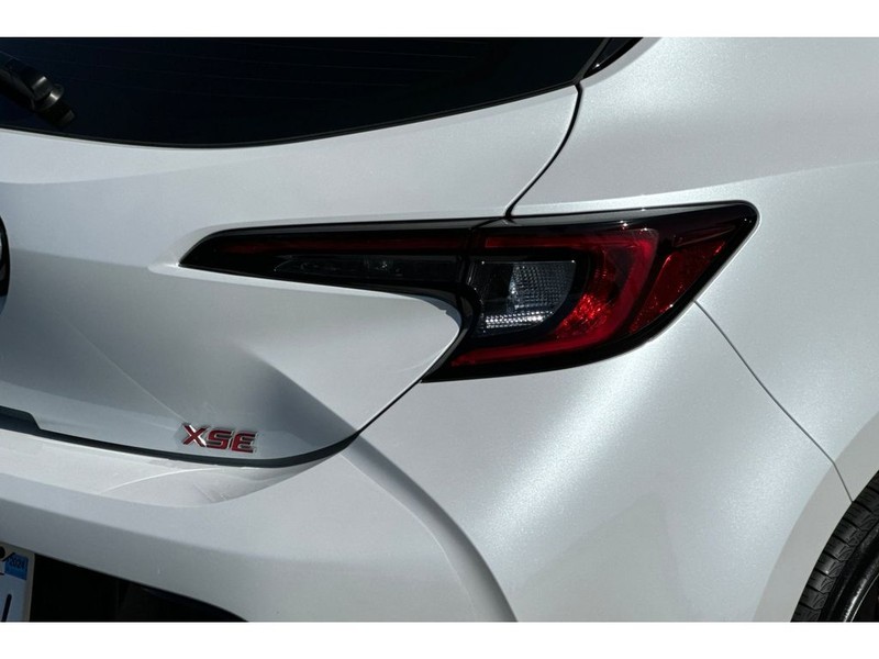 Toyota Corolla Hatchback Vehicle Full-screen Gallery Image 30