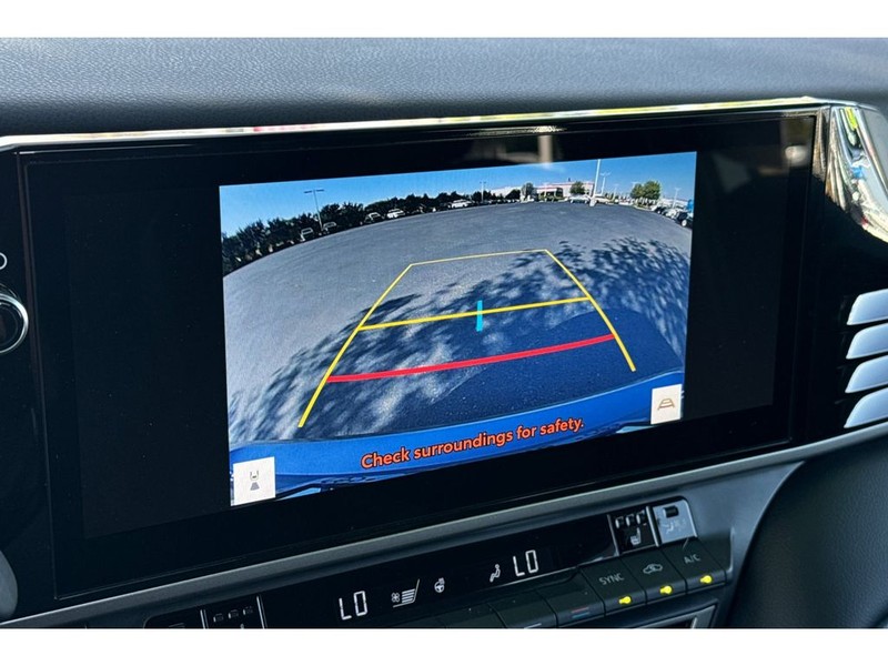 Toyota Camry Hybrid Vehicle Full-screen Gallery Image 19