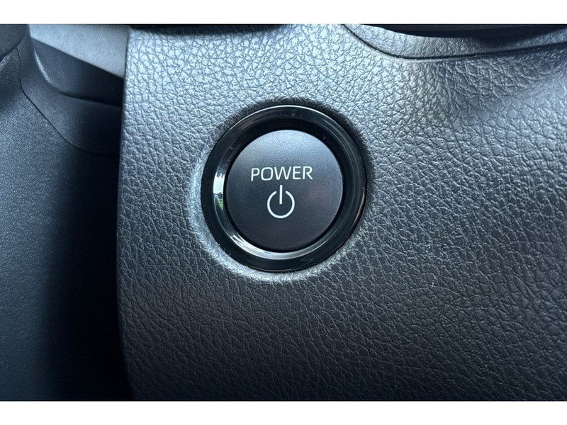 Toyota Camry Hybrid Vehicle Full-screen Gallery Image 22