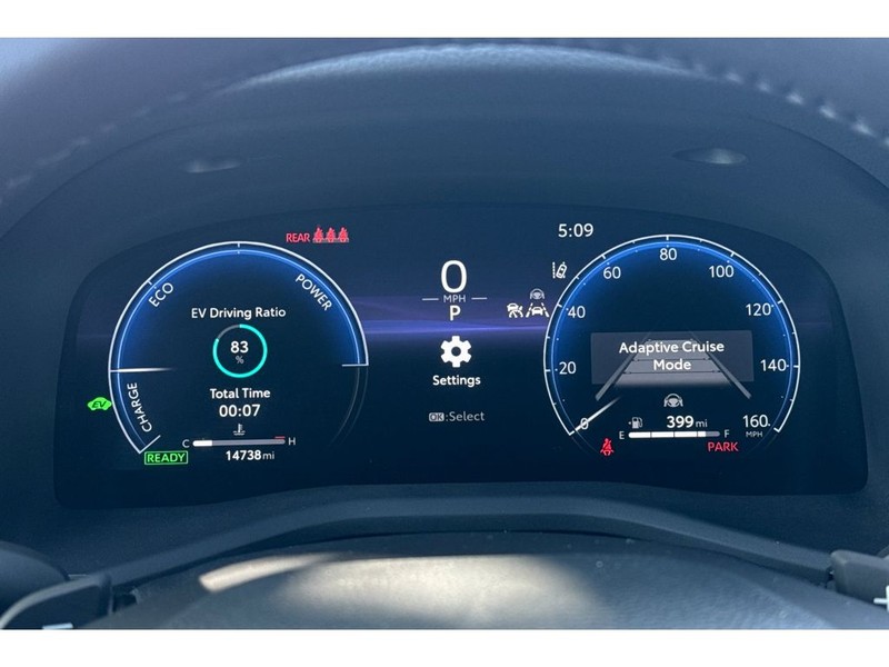 Toyota Camry Hybrid Vehicle Full-screen Gallery Image 26