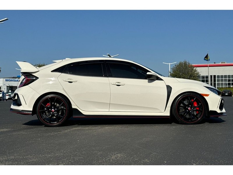 Honda Civic Vehicle Full-screen Gallery Image 03