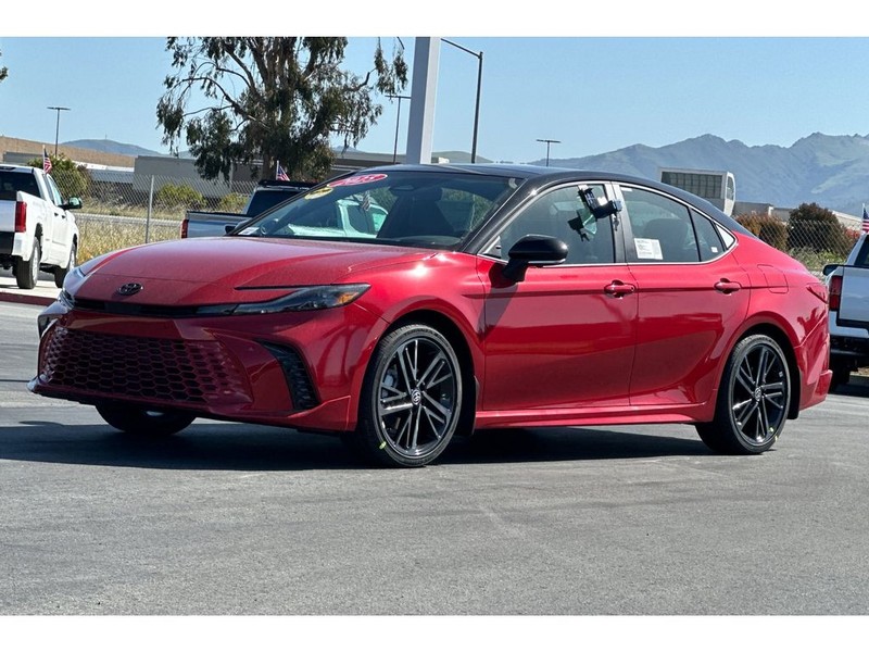 Toyota Camry Hybrid Vehicle Full-screen Gallery Image 08