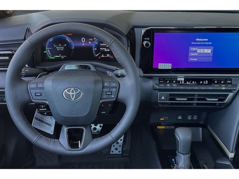 Toyota Camry Hybrid Vehicle Full-screen Gallery Image 14