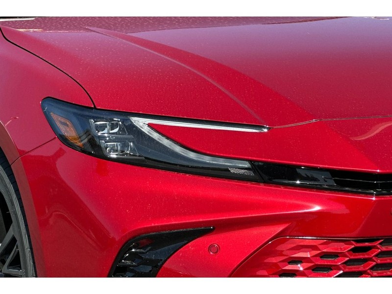 Toyota Camry Hybrid Vehicle Full-screen Gallery Image 22