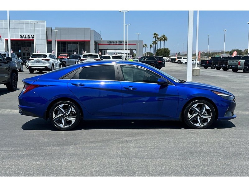Hyundai Elantra Vehicle Full-screen Gallery Image 03