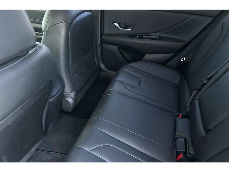 Hyundai Elantra Vehicle Full-screen Gallery Image 13