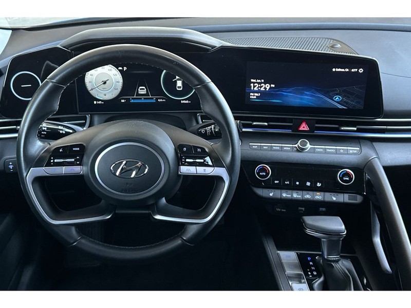Hyundai Elantra Vehicle Full-screen Gallery Image 15