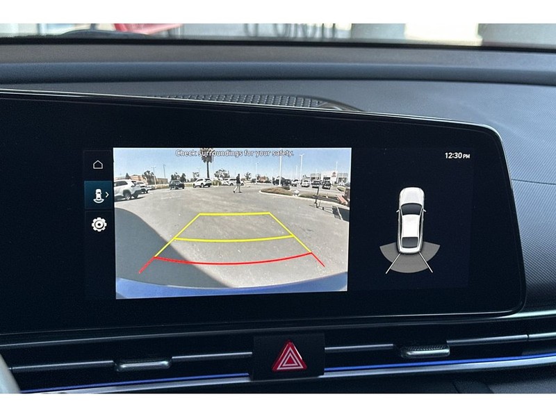 Hyundai Elantra Vehicle Full-screen Gallery Image 22