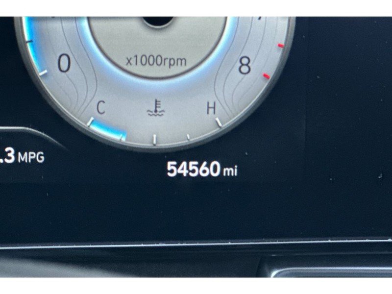 Hyundai Elantra Vehicle Full-screen Gallery Image 30