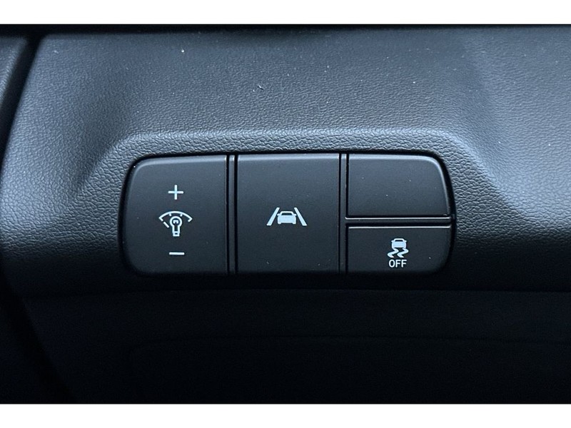 Hyundai Elantra Vehicle Full-screen Gallery Image 31