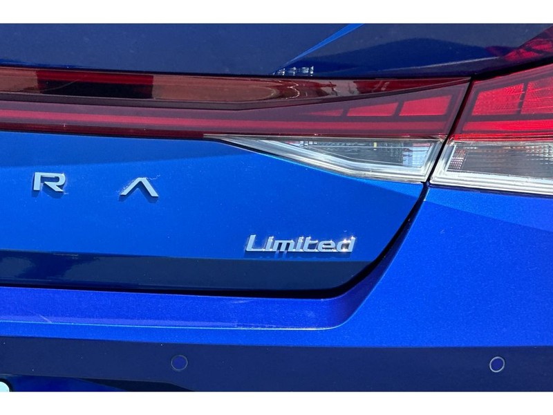 Hyundai Elantra Vehicle Full-screen Gallery Image 33