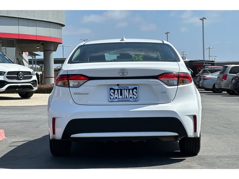 Toyota Corolla Vehicle Full-screen Gallery Image 05