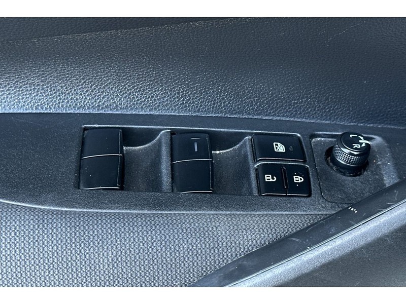 Toyota Corolla Vehicle Full-screen Gallery Image 12