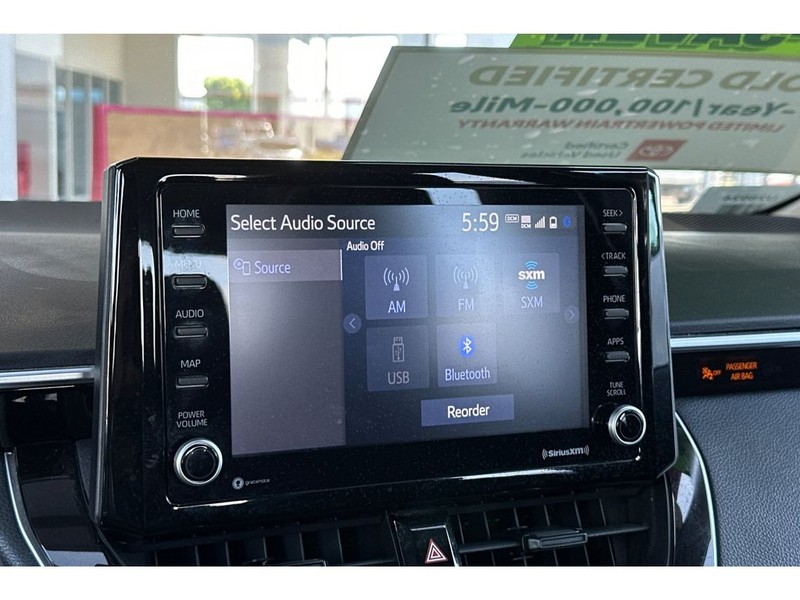 Toyota Corolla Vehicle Full-screen Gallery Image 19