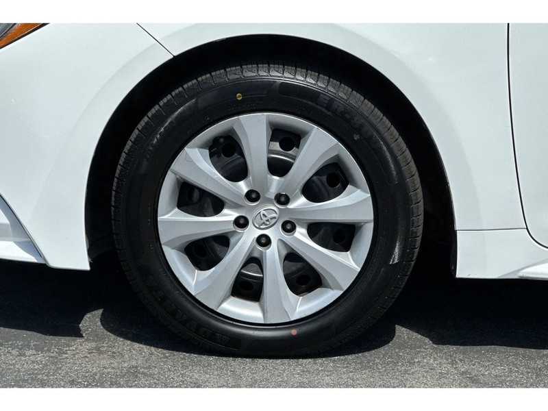 Toyota Corolla Vehicle Full-screen Gallery Image 29