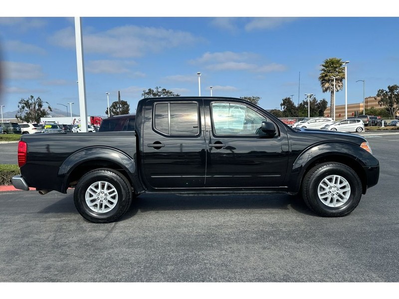 Nissan Frontier Vehicle Full-screen Gallery Image 03
