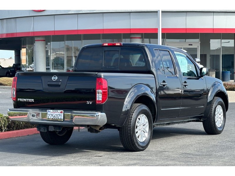 Nissan Frontier Vehicle Full-screen Gallery Image 04