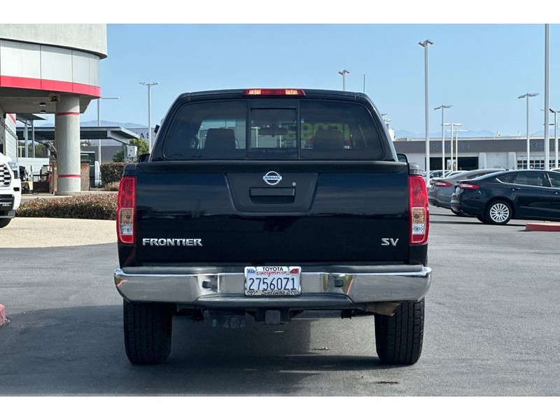 Nissan Frontier Vehicle Full-screen Gallery Image 05