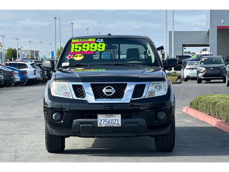 Nissan Frontier Vehicle Full-screen Gallery Image 09