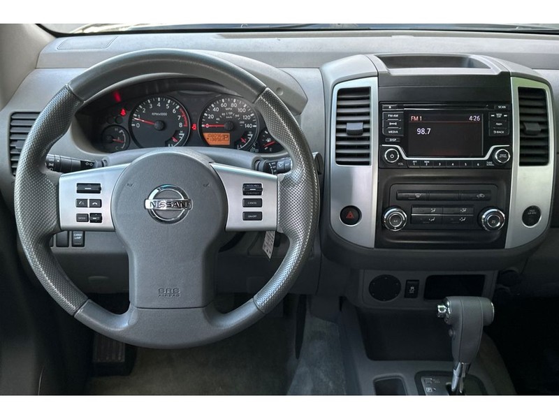 Nissan Frontier Vehicle Full-screen Gallery Image 15