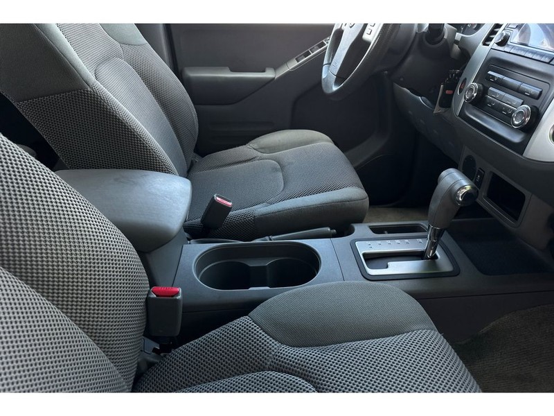 Nissan Frontier Vehicle Full-screen Gallery Image 16
