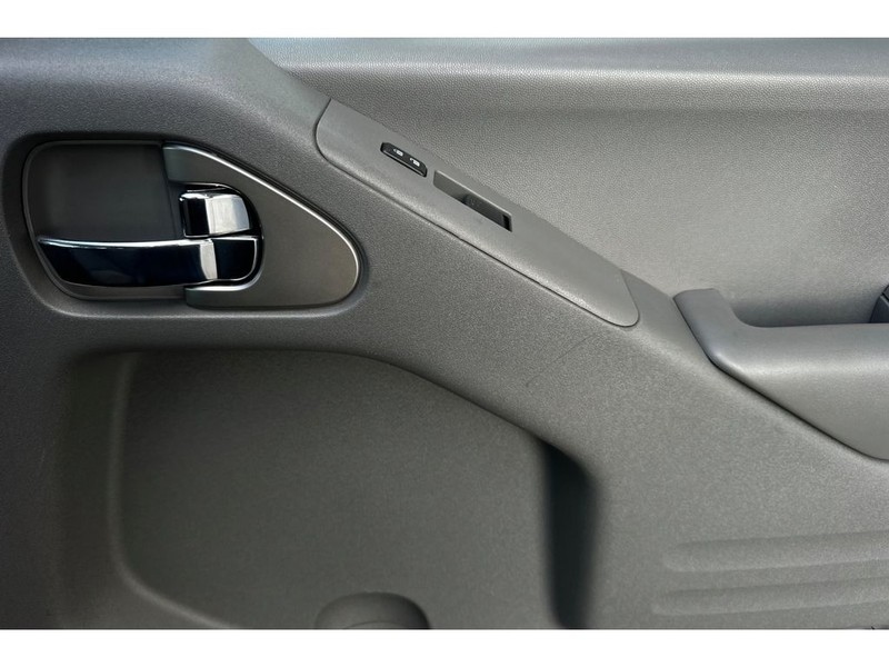 Nissan Frontier Vehicle Full-screen Gallery Image 18