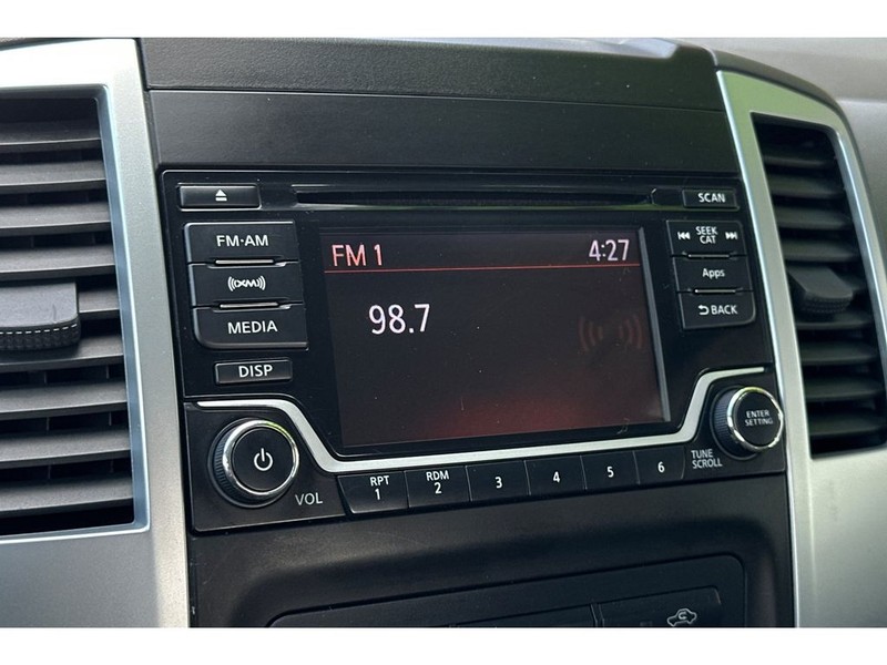 Nissan Frontier Vehicle Full-screen Gallery Image 19