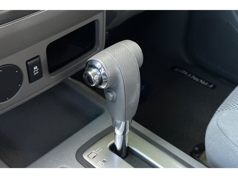 Nissan Frontier Vehicle Full-screen Gallery Image 21