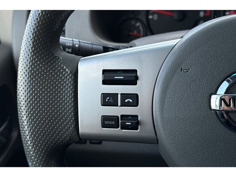 Nissan Frontier Vehicle Full-screen Gallery Image 23