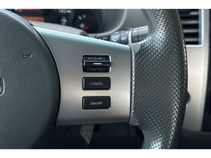 Nissan Frontier Vehicle Full-screen Gallery Image 24