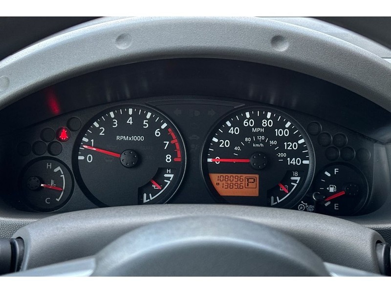 Nissan Frontier Vehicle Full-screen Gallery Image 25