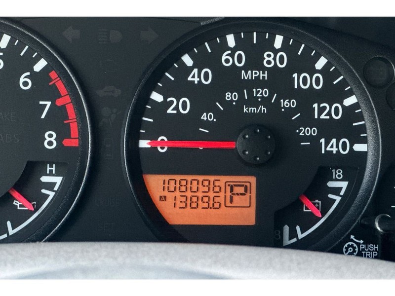Nissan Frontier Vehicle Full-screen Gallery Image 26