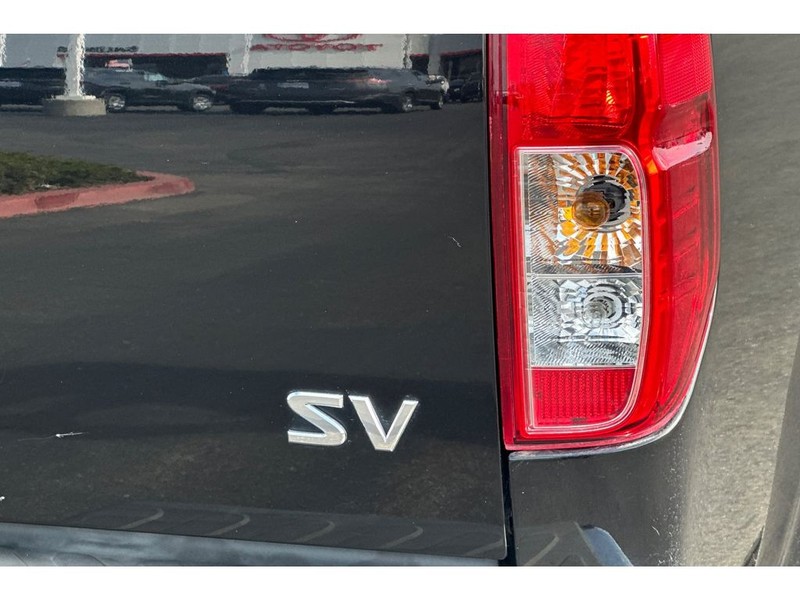Nissan Frontier Vehicle Full-screen Gallery Image 29