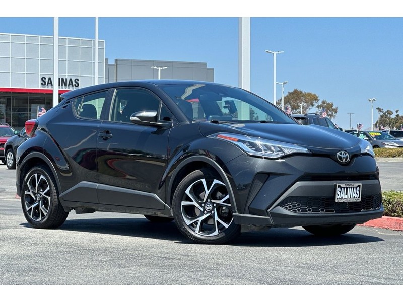 Toyota C-HR Vehicle Full-screen Gallery Image 02