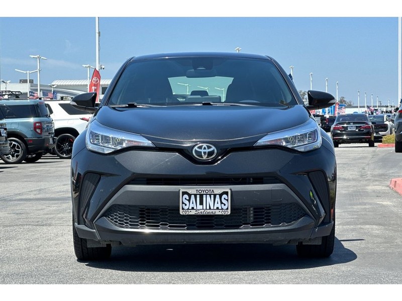 Toyota C-HR Vehicle Full-screen Gallery Image 09