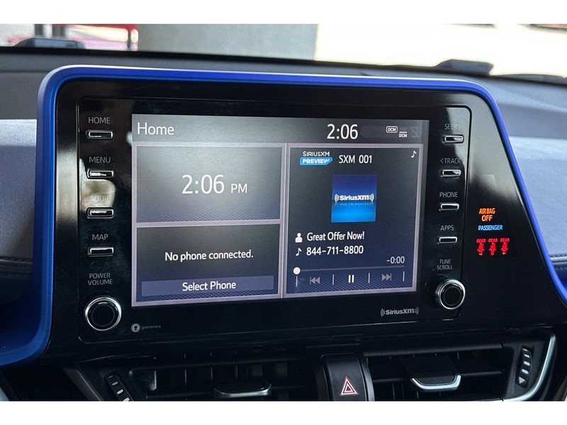 Toyota C-HR Vehicle Full-screen Gallery Image 20