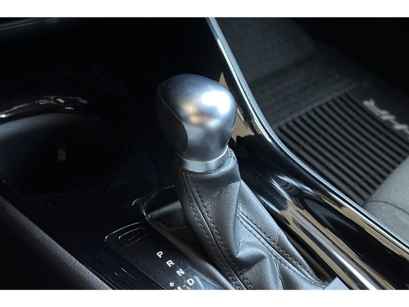 Toyota C-HR Vehicle Full-screen Gallery Image 23