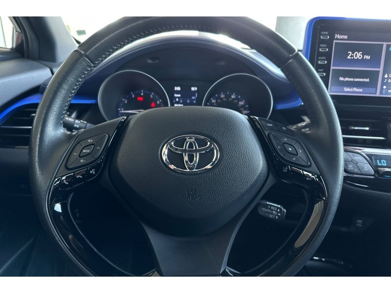 Toyota C-HR Vehicle Full-screen Gallery Image 25
